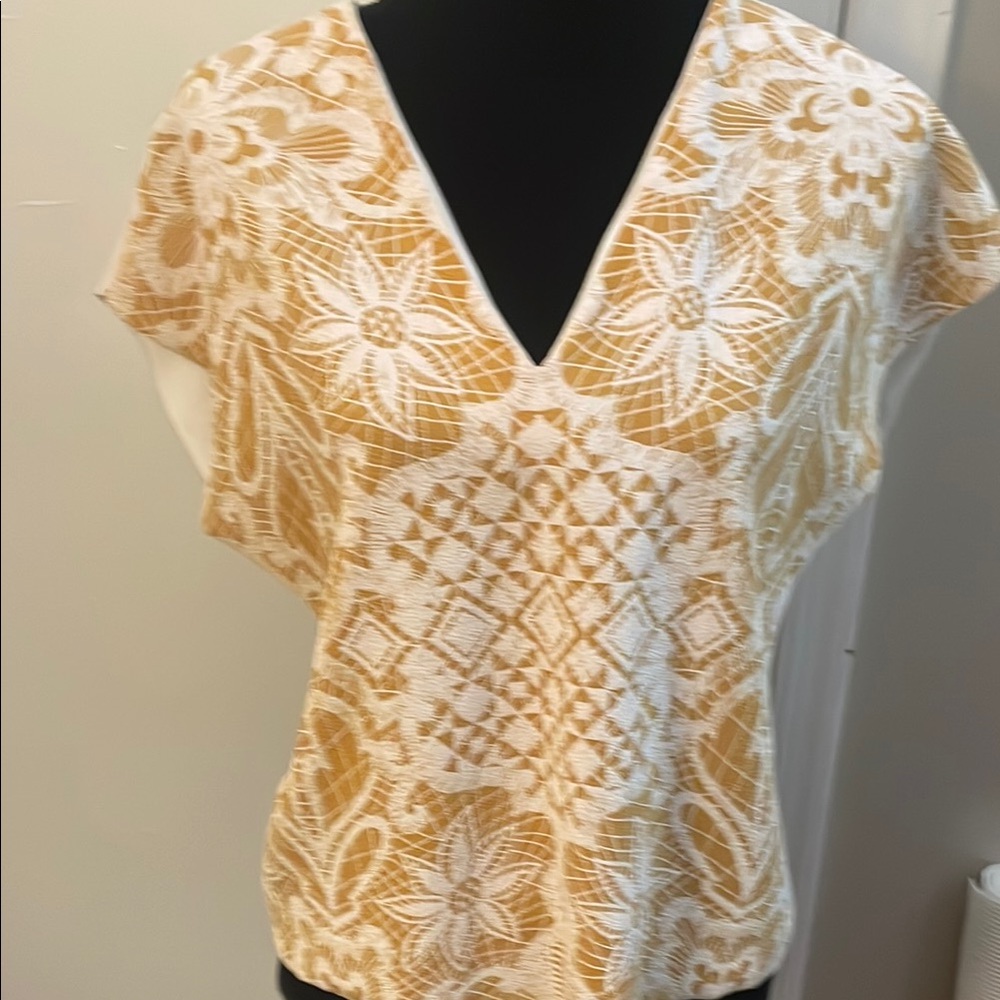 Elegant Floral Lace Top - Cream